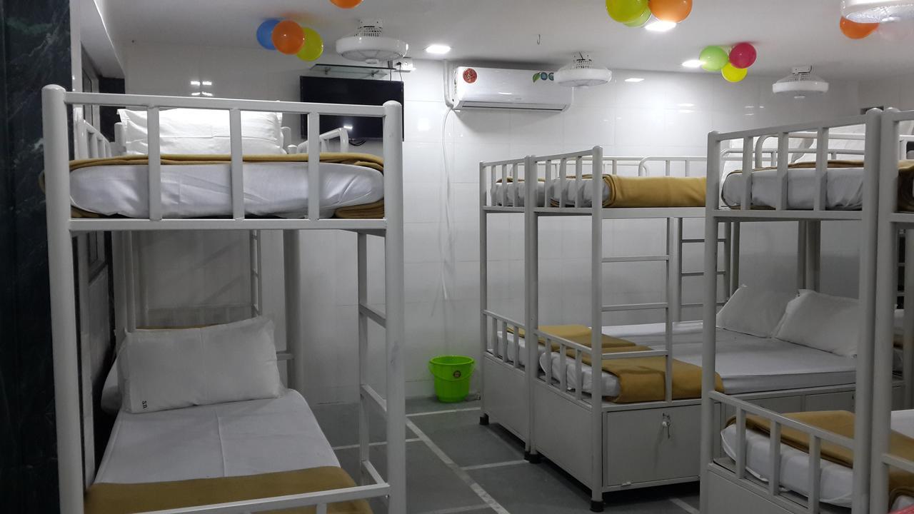 Star Dormitory Мумбай Екстериор снимка