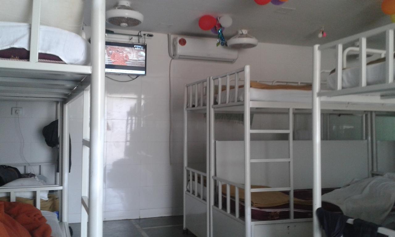 Star Dormitory Мумбай Екстериор снимка