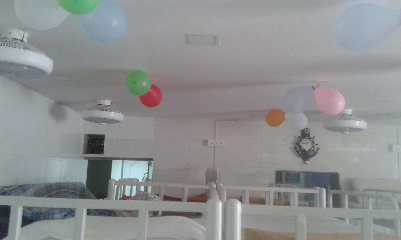 Star Dormitory Мумбай Екстериор снимка
