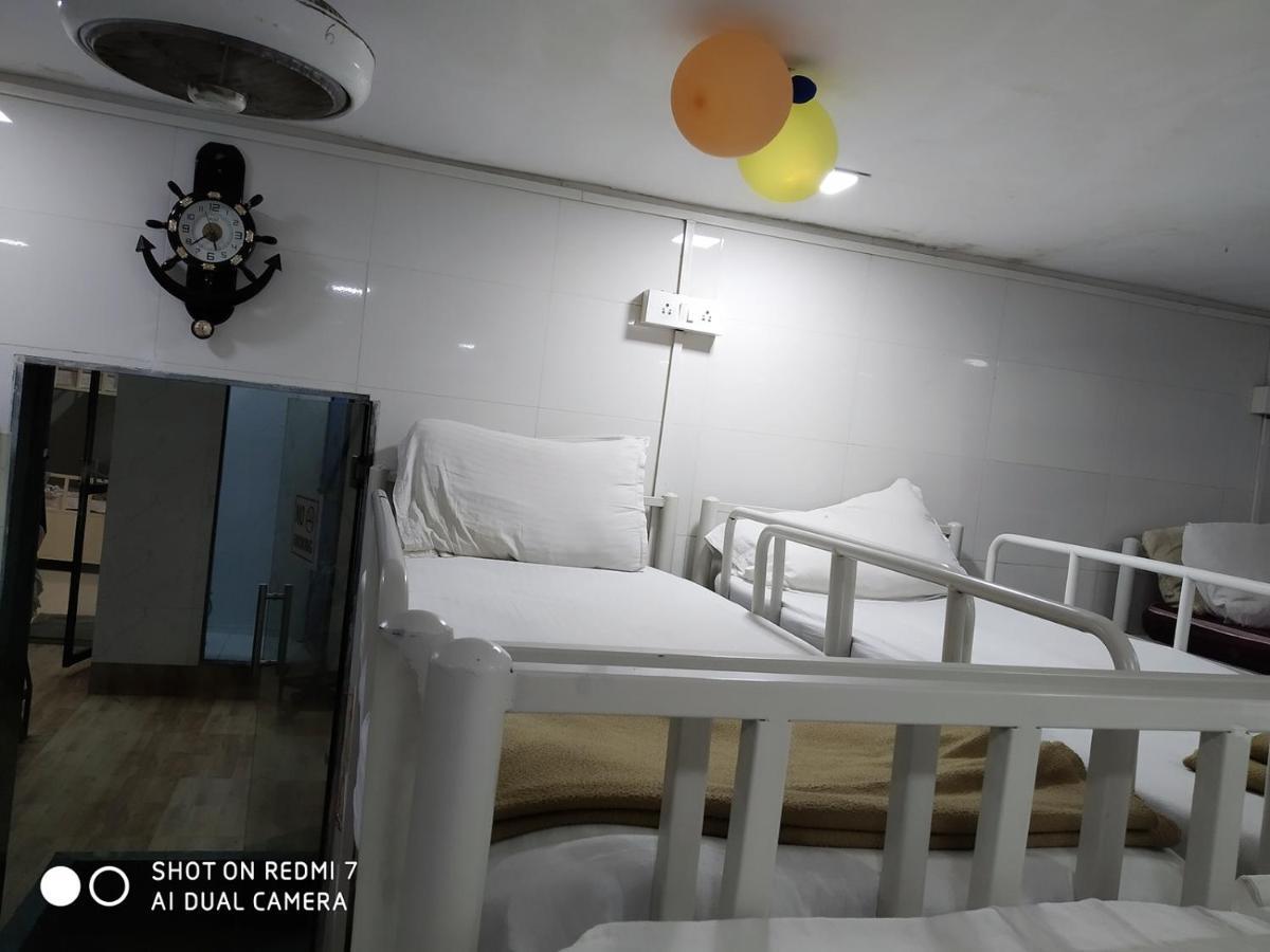 Star Dormitory Мумбай Екстериор снимка
