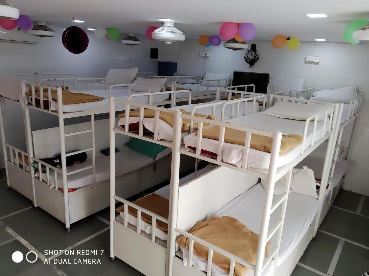 Star Dormitory Мумбай Екстериор снимка
