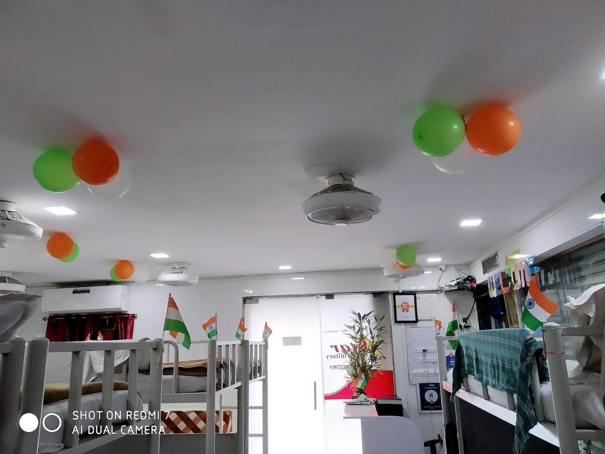 Star Dormitory Мумбай Екстериор снимка