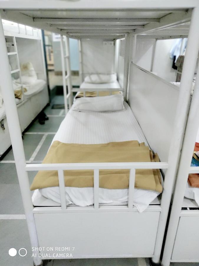 Star Dormitory Мумбай Екстериор снимка