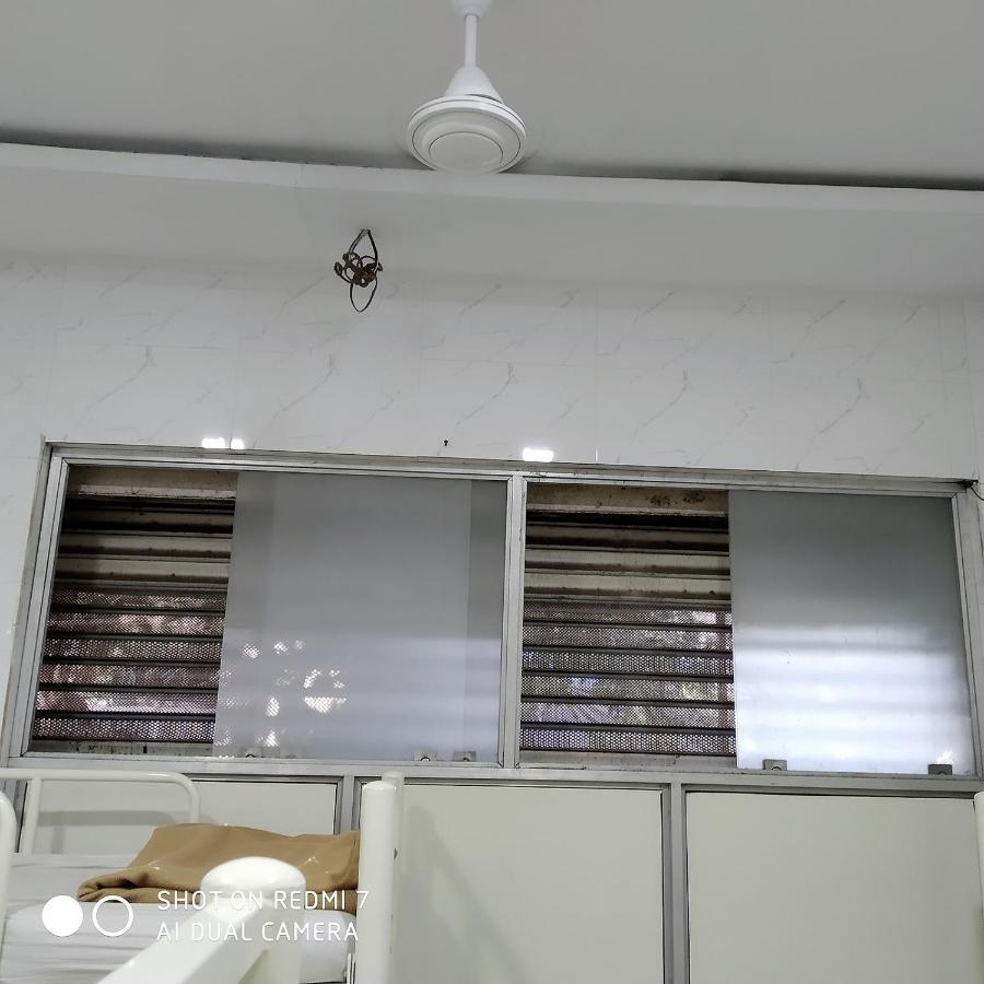 Star Dormitory Мумбай Екстериор снимка