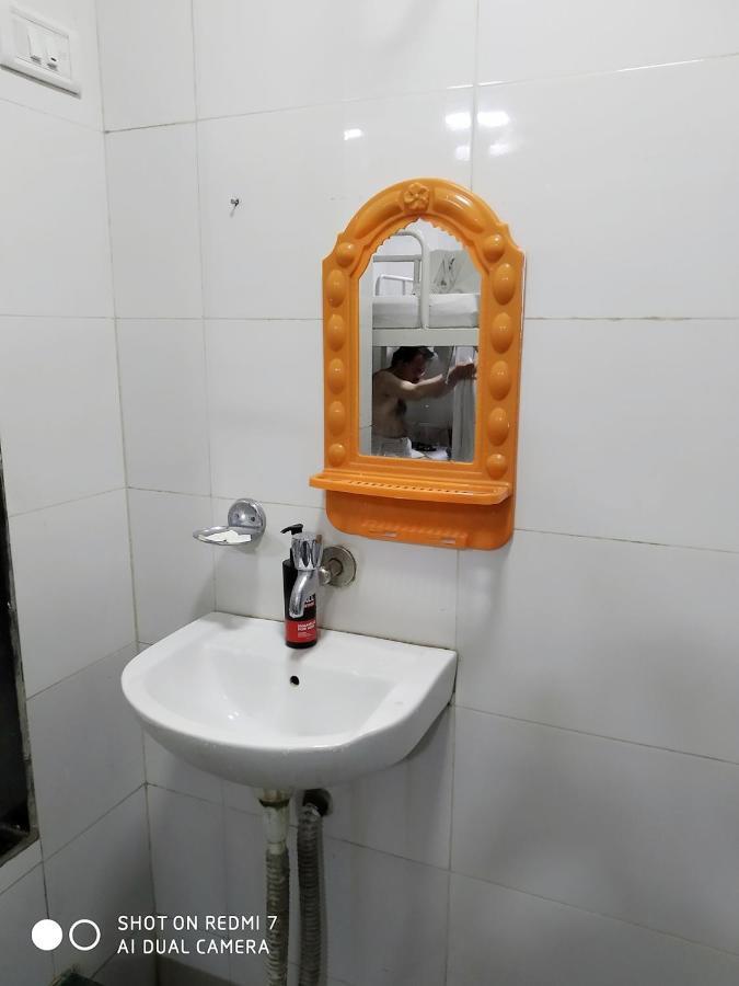 Star Dormitory Мумбай Екстериор снимка